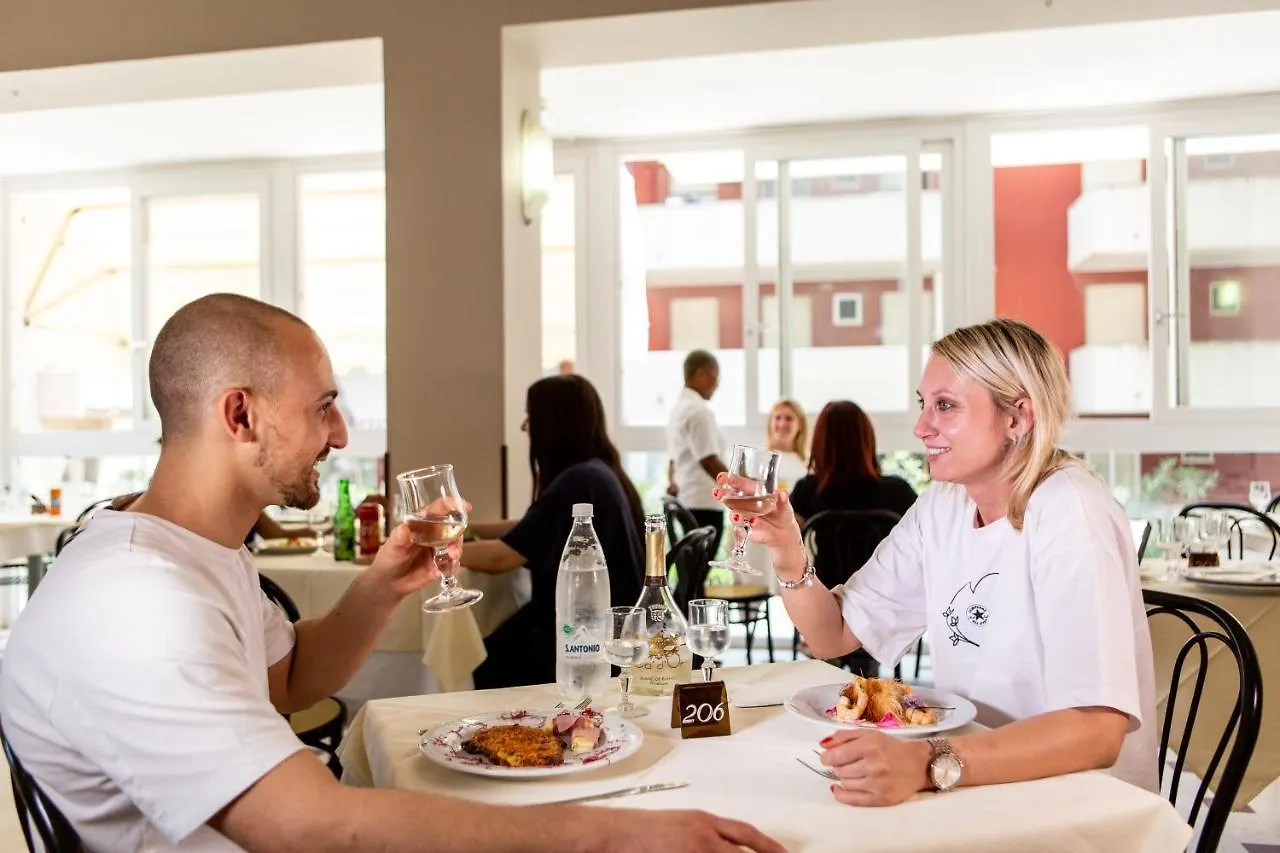 ***  Hotel Christian Ideale Per Famiglie Riccione Italia