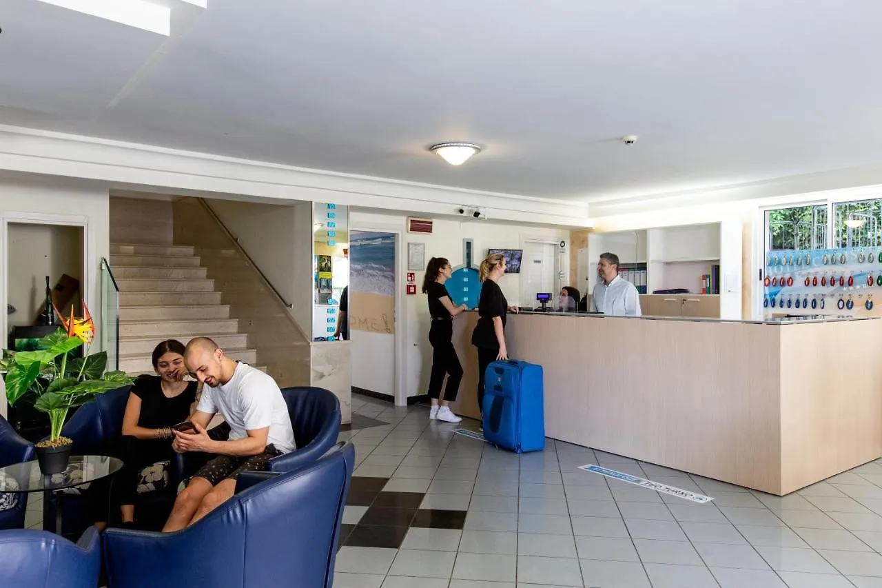 Hotel Christian Ideale Per Famiglie Riccione 3*,